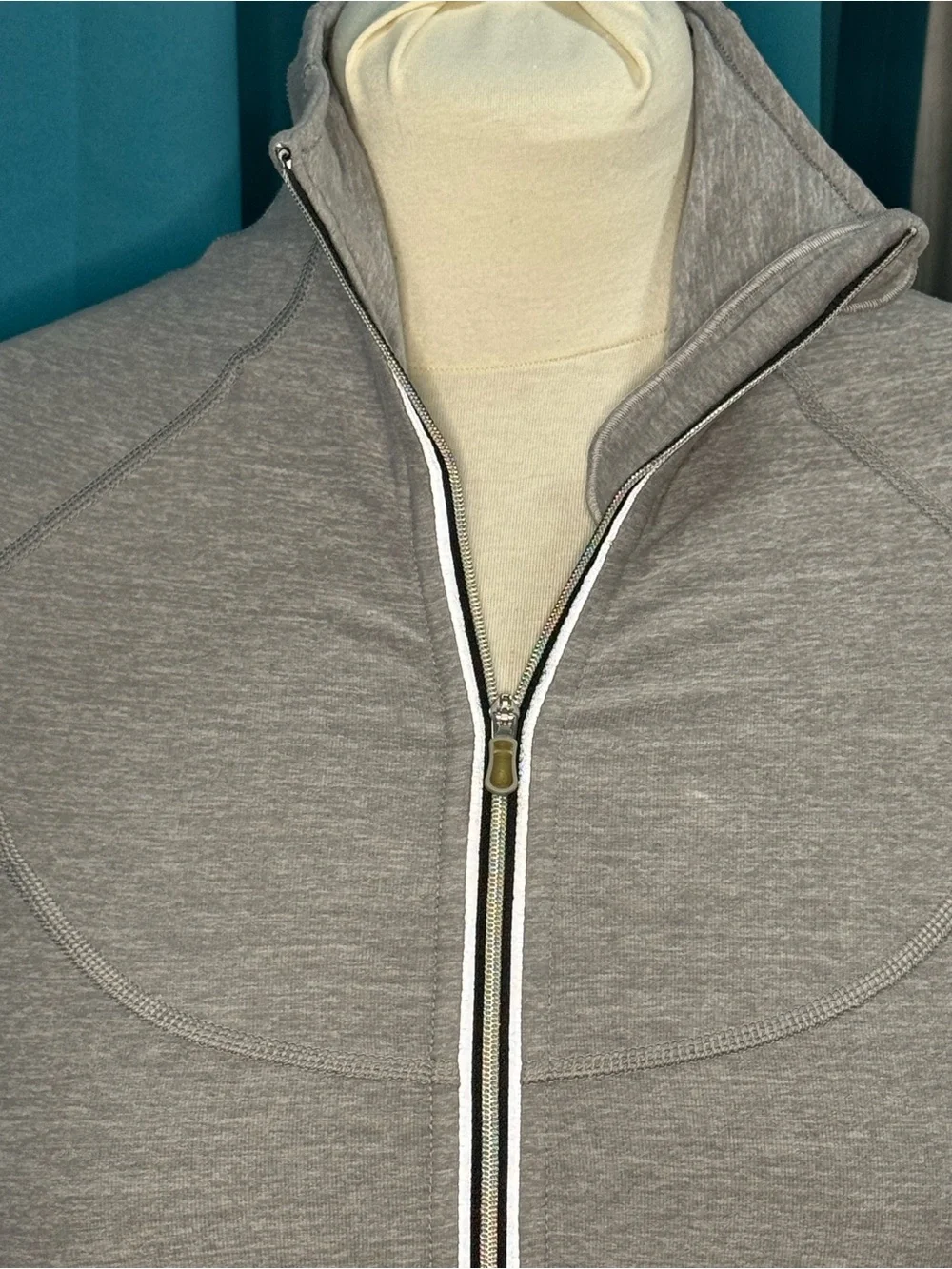 Vintage lululemon Run: Dash Pullover | 2010 | Size 6 | Static Ash/Coal